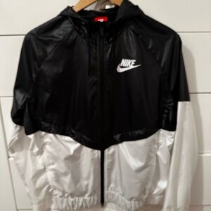 Women’s Nike Full Zip Black and White Windbreaker Size L